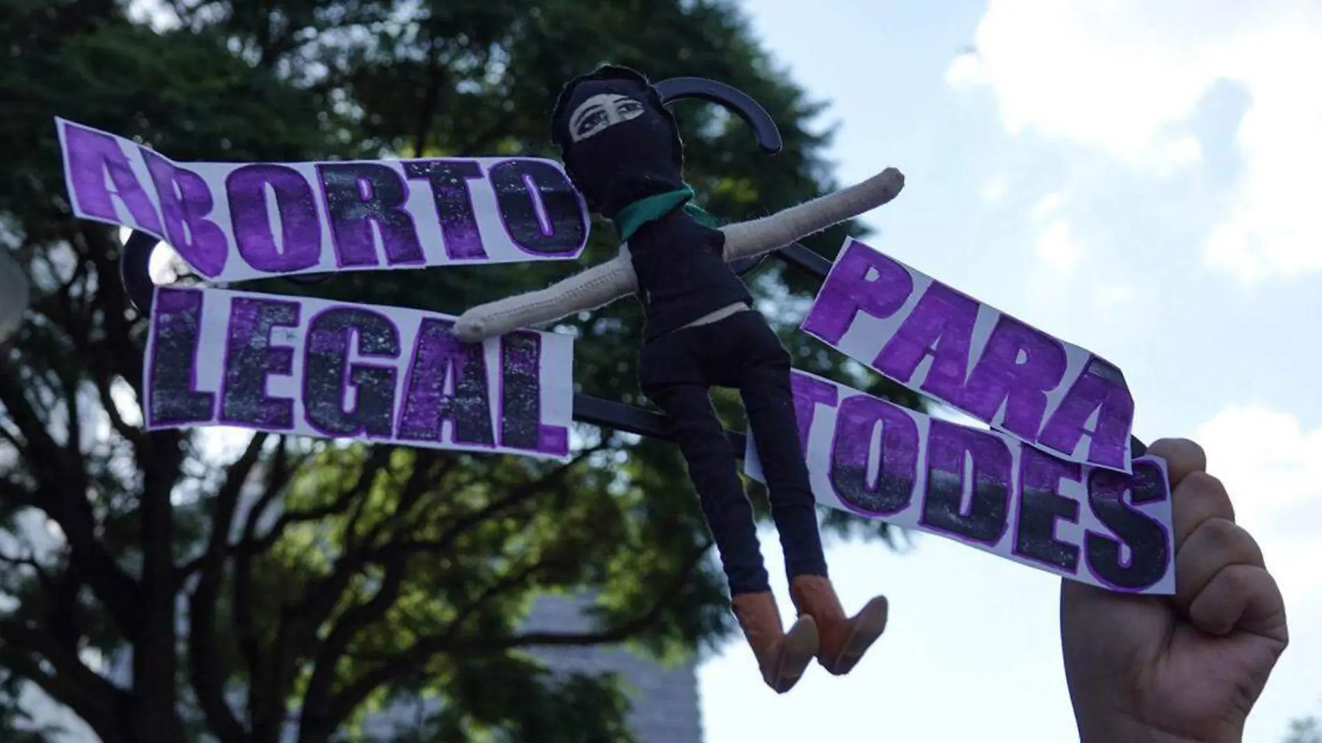 Colectivas y organizaciones feministas exigieron a las y los diputados del estado legislar a favor del aborto en Puebla